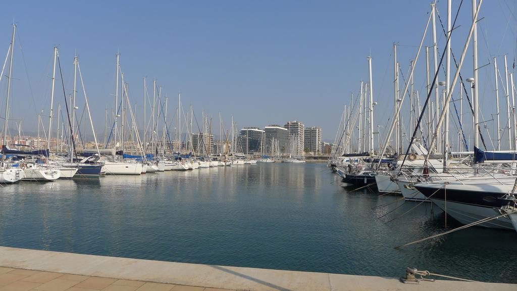 Alexandra'S Beach-Port Badalona Bilik gambar