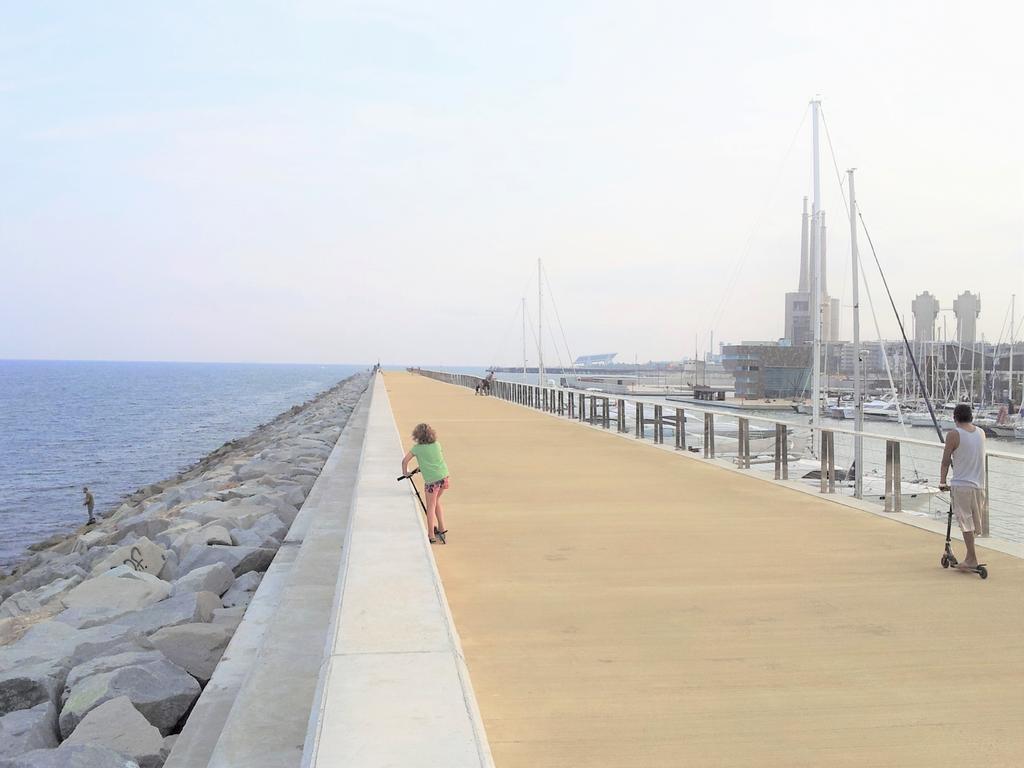 Alexandra'S Beach-Port Badalona Luaran gambar