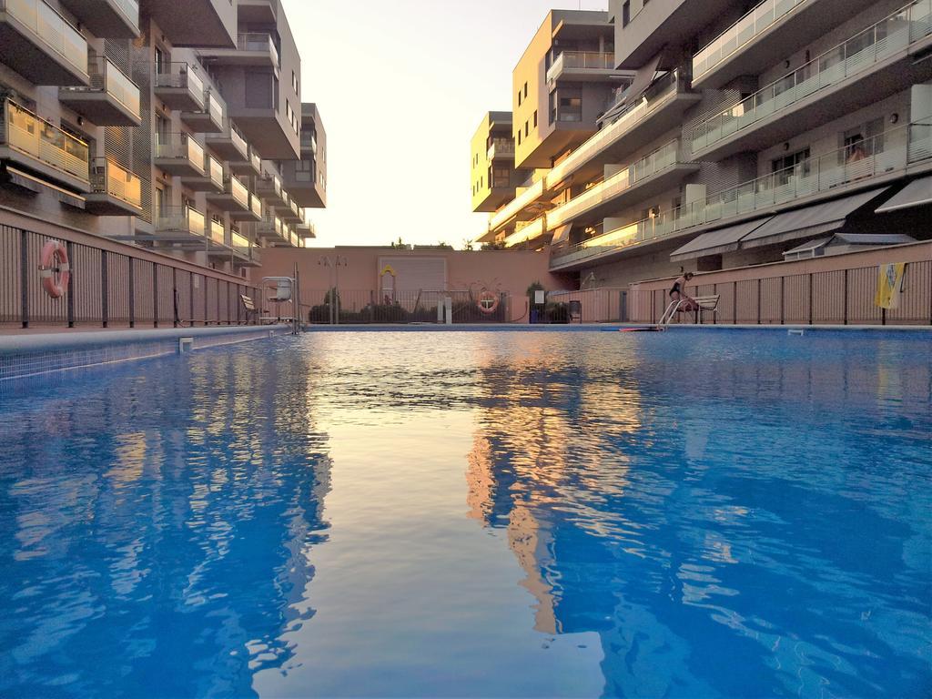 Alexandra'S Beach-Port Badalona Bilik gambar