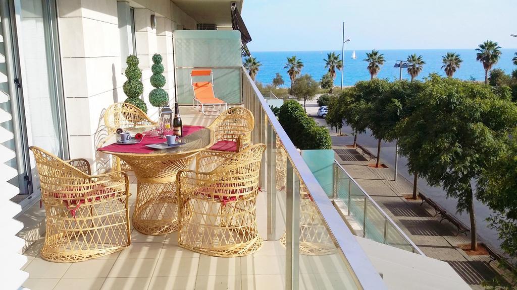 Alexandra'S Beach-Port Badalona Bilik gambar