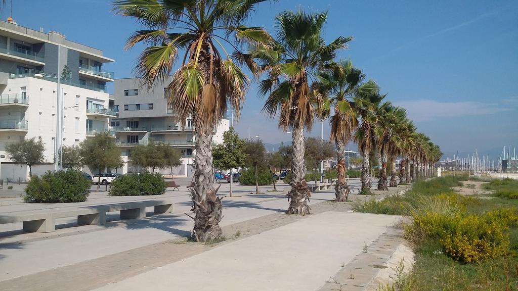 Alexandra'S Beach-Port Badalona Bilik gambar
